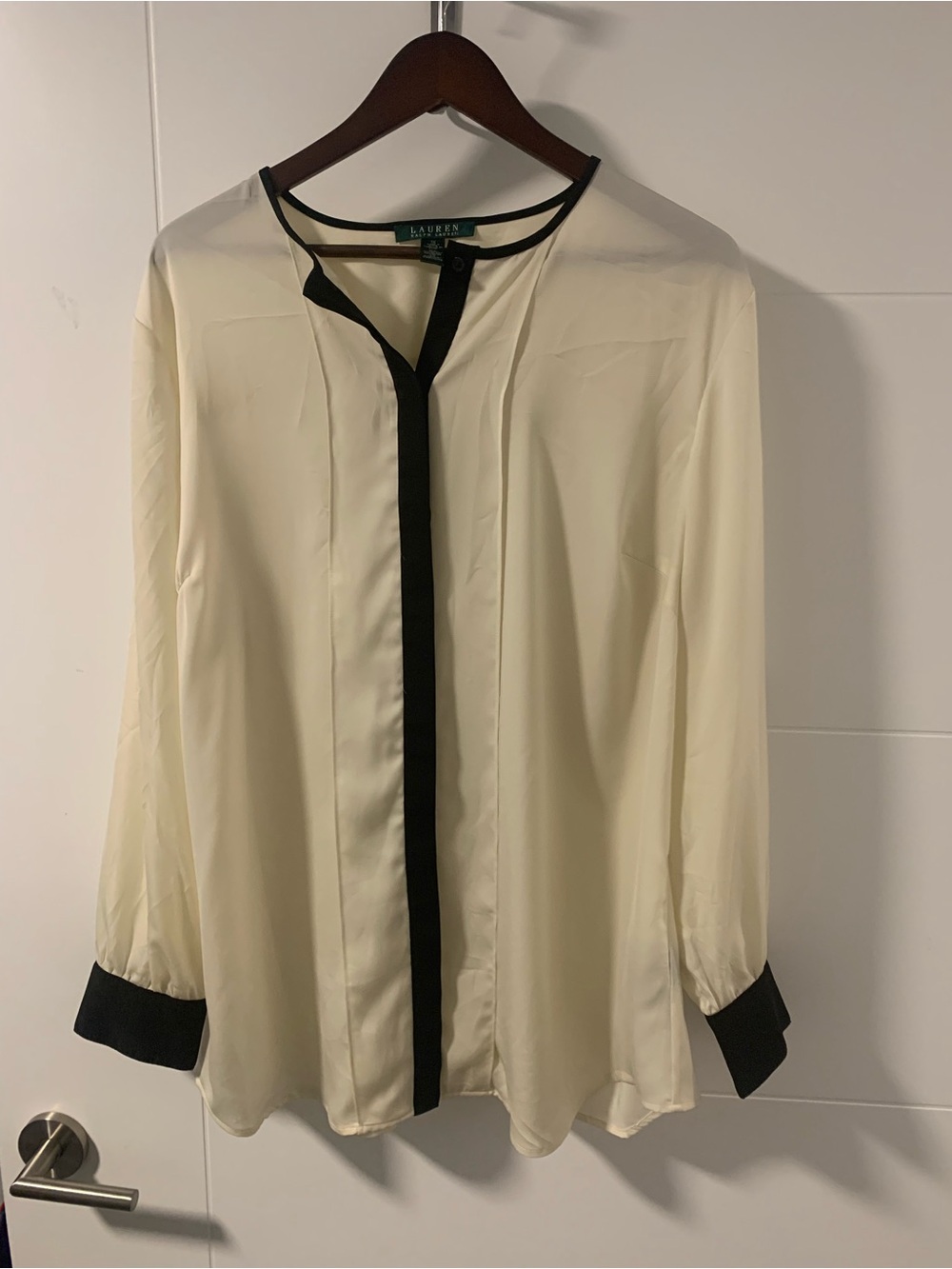 Lauren Ralph Lauren Cream Blouse with Black Trim Accents A16